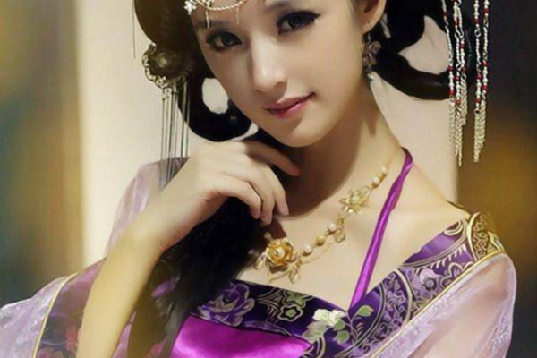 Finally, I reluctantly explained awkwardly, Don't misunderstand that I am not Ling Yicheng's girlfriend.